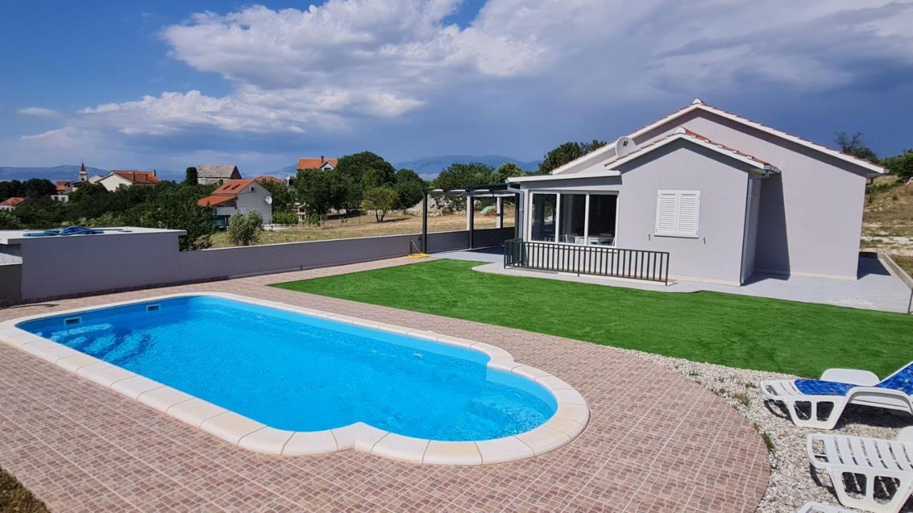 Nane Garden House With Heated Pool Villa Mirce Eksteriør bilde